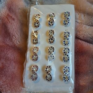 NWOT FASHION JEWELRY WITH 12 ADJUSTABLE RINGS